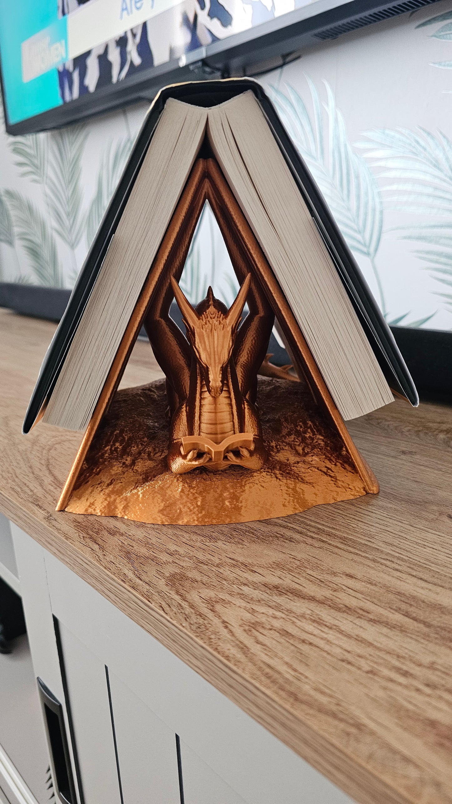 Dragon Book holder, Page holder, Book lover, bookstagram, book worm, fantasy reading, fourth wing. 3D printed. book wyrm
