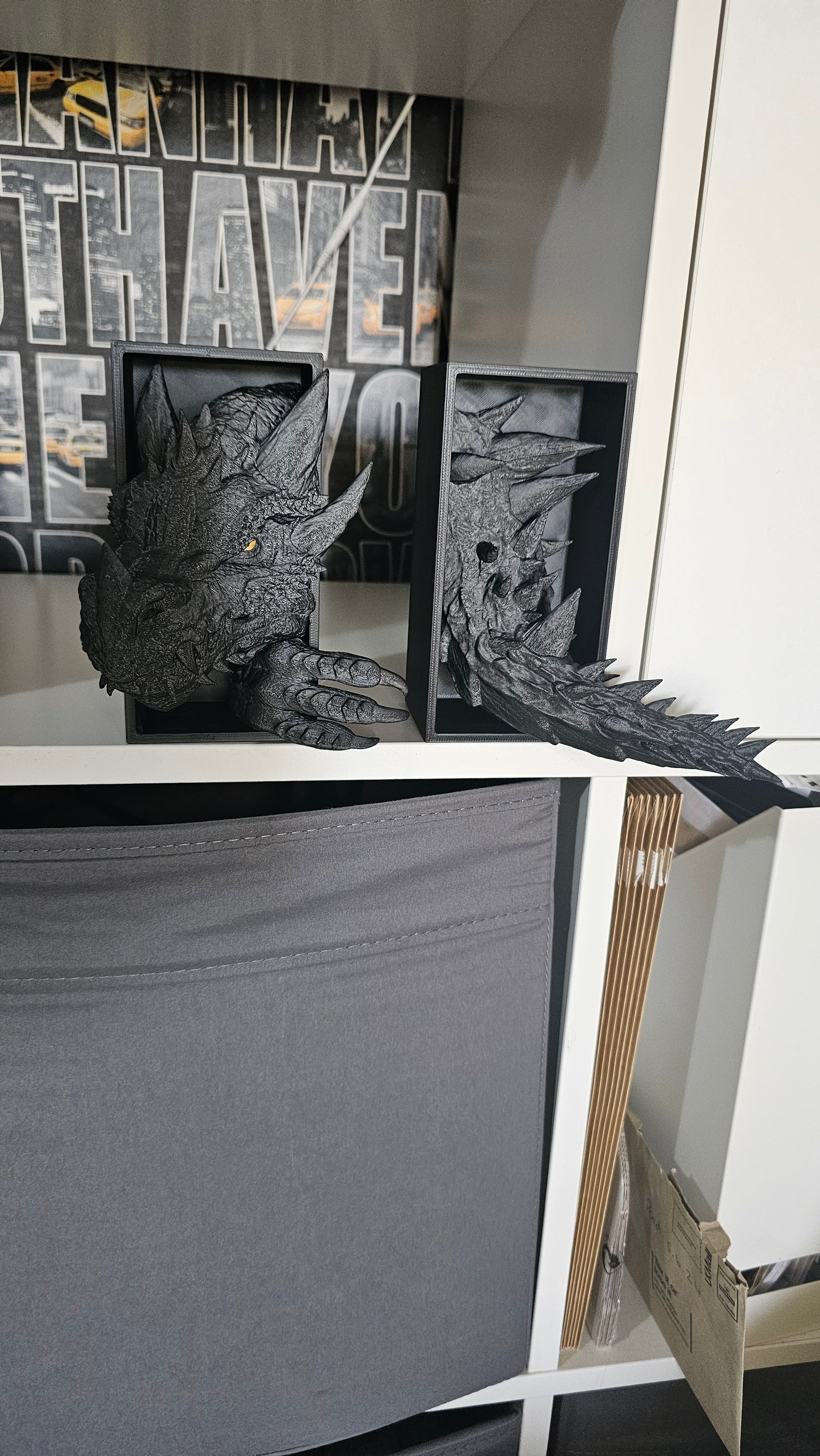 Dragon tail Book Nook | Book Lovers | Book holder | fourth wing, iron flame inspired | book lover gift | reading nook décor